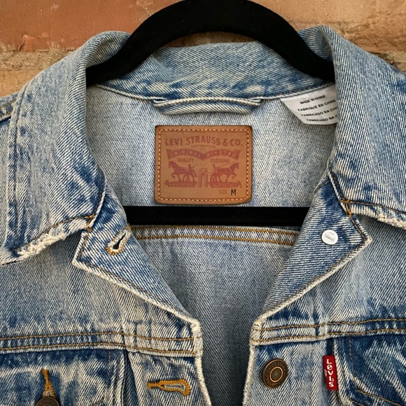 Levi’s Ex-Boyfriend Trucker Denim Jacket - Picture 2 of 7